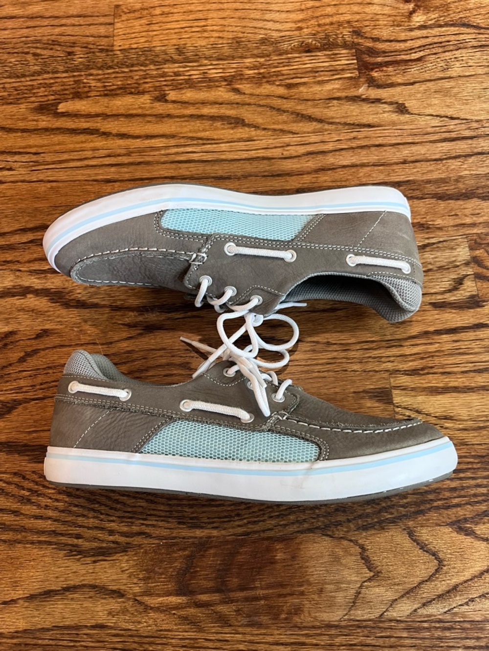Women’s Xtratuf Light Gray and Blue Boat Shoes with White Laces Size 10 - Picture 3 of 8